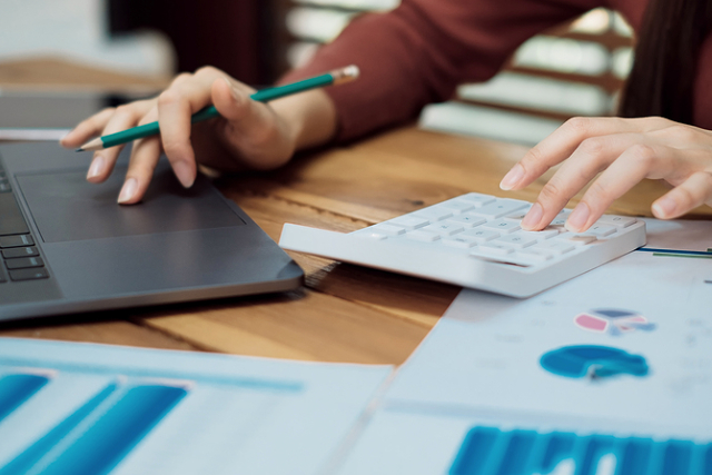 How Company Secretary Fees Vary Based on Business Complexity